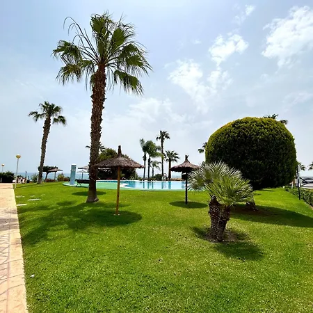 Punta Glea - Bajo Con Jardin Y Vista Al Mar. *