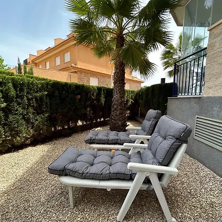 Punta Glea - Bajo Con Jardin Y Vista Al Mar.