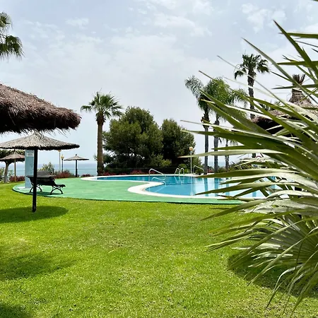 Apartamento Punta Glea - Bajo Con Jardin Y Vista Al Mar. *