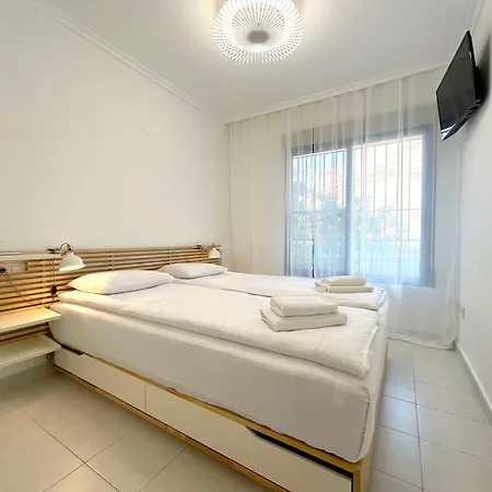 Punta Glea - Bajo Con Jardin Y Vista Al Mar. Apartamento