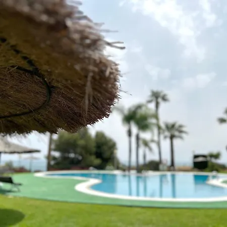 Punta Glea - Bajo Con Jardin Y Vista Al Mar.